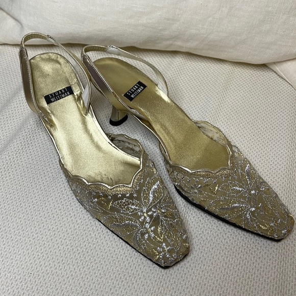Stuart Weitzman, kitten heel Size 61/2 - Picture 3 of 4